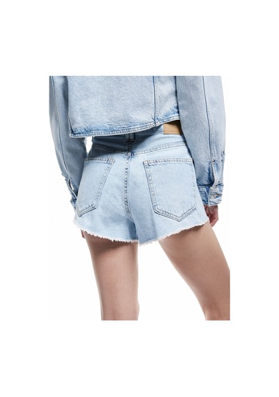 Koton Yüksek Bel Rahat Kalıp Düğmeli Cepli Pis Paça Denim Şort Açık İndigo 5sal40072md Açık İndigo Koton Yüksek Bel Rahat Kalıp Düğmeli Cepli Pis Paça Denim Şort Açık İndigo 5sal40072md Açık İndigo
