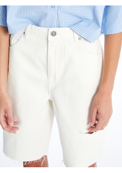 Lcw Jeans Beyaz Bermuda Fit Yırtık Detaylı Kadın Jean Şort