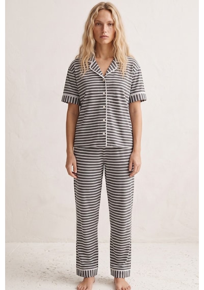 Siyah İnci Kadın Kısa Kollu Pamuklu Düğmeli Biyeli Pijama Takım Çızgılı Füme Beyaz Siyah İnci Kadın Kısa Kollu Pamuklu Düğmeli Biyeli Pijama Takım Çızgılı Füme Beyaz