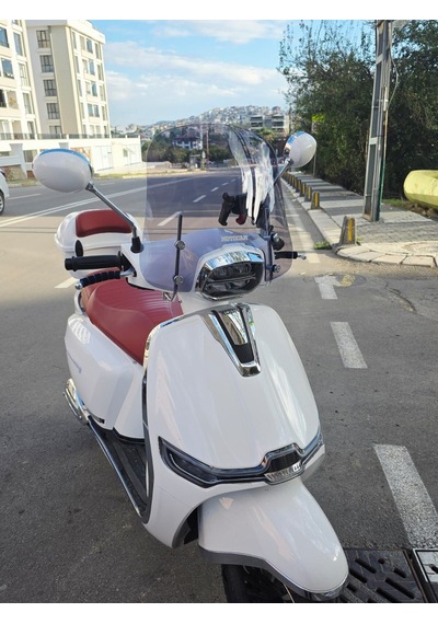 Motocam Yuki Mojito 50 Ön Cam 2022-2026 Model 39cm Füme Renkli 4mm Aparatsız