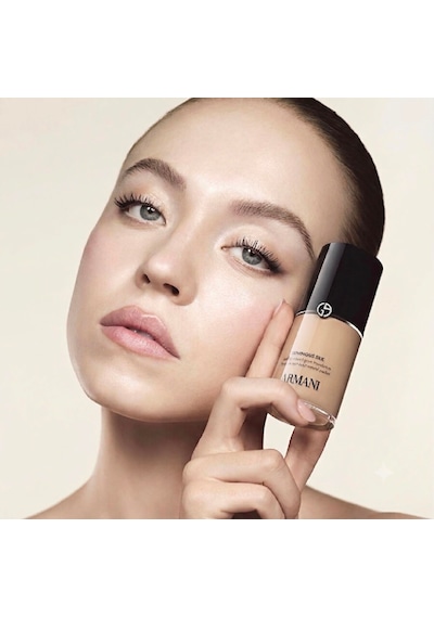 Armani Luminous Silk Fondöten 4.1 Işıltılı Doğal Bitişli