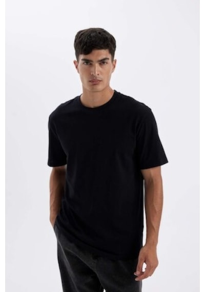 DeFacto New Regular Fit Bisiklet Yaka Basic Düz %100 Pamuk Kısa Kollu Tişört V7699AZ24AUBK81 Siyah DeFacto New Regular Fit Bisiklet Yaka Basic Düz %100 Pamuk Kısa Kollu Tişört V7699AZ24AUBK81 Siyah