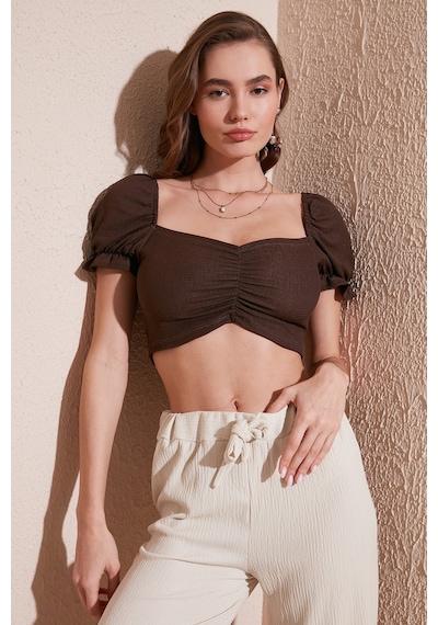 Lela Slim Fit Büzgü Detaylı Kalp Yaka Crop Bayan Bluz 5865601 Kahve