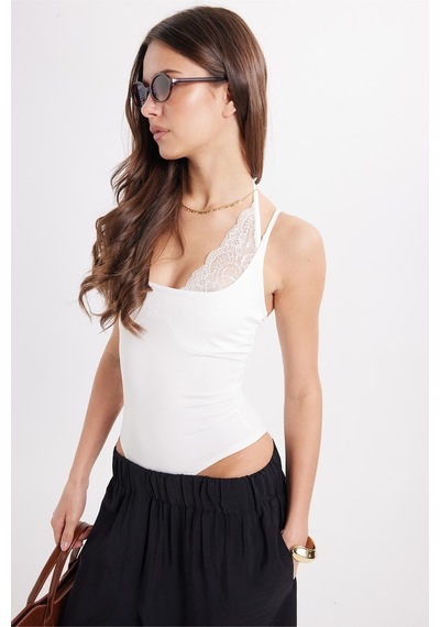 Tudors Kadın Standart Fit Normal Kesim Askılı V Yaka Dantel Detaylı Çıtçıtlı Beyaz Body-50966
