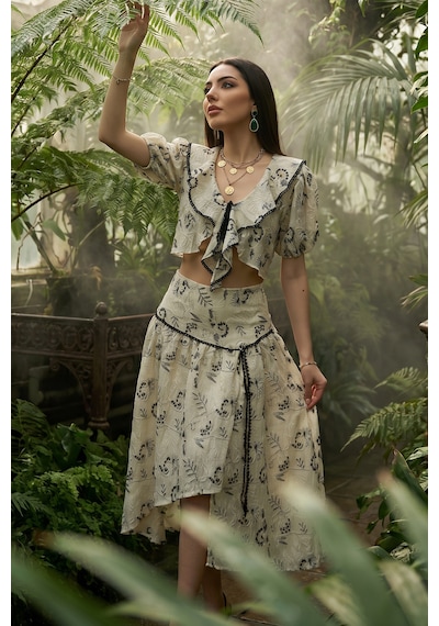 Fashion Cocktail Nakışlı İşlemeli Güpürlü Önden Bağlamalı Balon Kol Crop Bluz Ve Yırtmaçlı Asimetrik Uzun Yırtmaç Efekt Etek Yazlık Romantik Vintage Retro Bohem İkili Takım Kadın Set siyah Fashion Cocktail Nakışlı İşlemeli Güpürlü Önden Bağlamalı Balon Kol Crop Bluz Ve Yırtmaçlı Asimetrik Uzun Yırtmaç Efekt Etek Yazlık Romantik Vintage Retro Bohem İkili Takım Kadın Set siyah