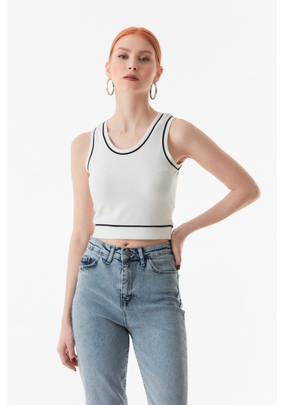Fullamoda Şeritli Fitilli Altı Lastikli Crop Body- Beyaz 24YGB7220202739-Beyaz