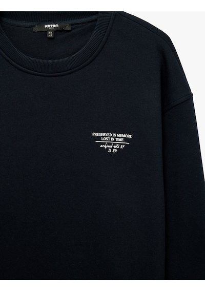 Koton Uzun Kollu Rahat Kalıp Üç İplik Şardonlu Pamuklu Bisiklet Yaka Arkası Baskılı Sweatshirt Lacivert 7wam70211mk Koton Uzun Kollu Rahat Kalıp Üç İplik Şardonlu Pamuklu Bisiklet Yaka Arkası Baskılı Sweatshirt Lacivert 7wam70211mk