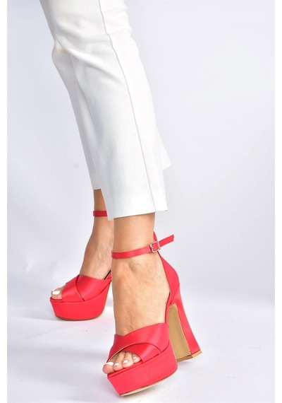 Fox Shoes Kırmızı Saten Kumaş Platform Topuklu Kadın Ayakkabı M348202504 Kırmızı