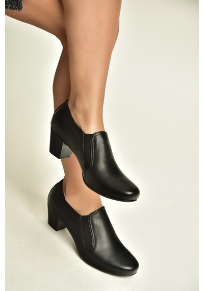 Fox Shoes Z324942003 Siyah Hakiki Deri Kalın Topuklu Kadın Ayakkabı