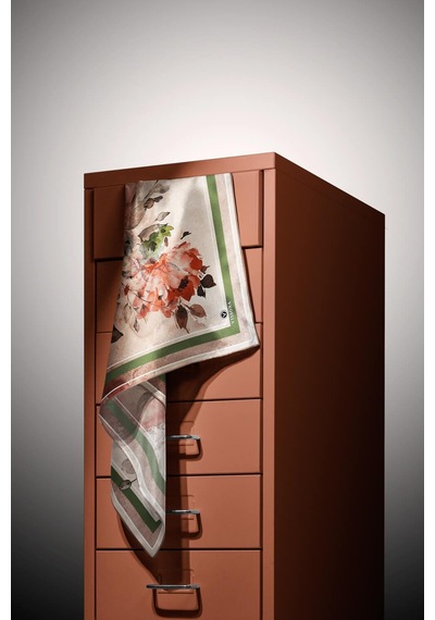 Vissona %100 Twill İpek Bahar Çiçekleri Desenli Narçiçeği - Haki Renkli 90x90 Eşarp Dikim Şekli : El Dikişi Çok Renkli Vissona %100 Twill İpek Bahar Çiçekleri Desenli Narçiçeği - Haki Renkli 90x90 Eşarp Dikim Şekli : El Dikişi Çok Renkli