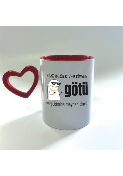 Kime Değer Verdiysek Götü Yerçekimine Meydan Okudu Baskılı Kırmızı Boş Kalp Kulplu Mega Kupa