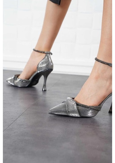 Feles Bilek Şerit Taş Detaylı Topuklu Stiletto Kadın Ayakkabı PLATIN