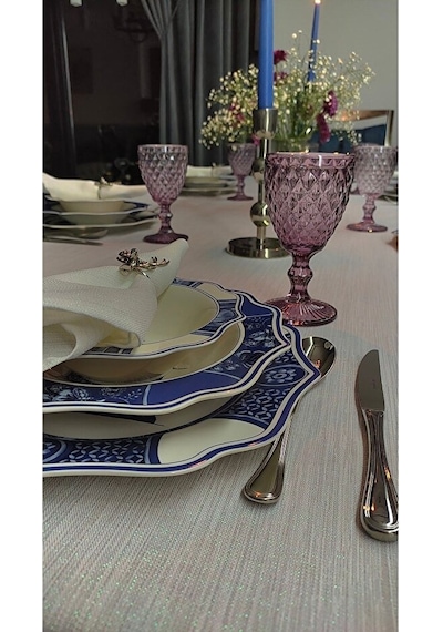 Valerium Simli Kırık Beyaz Masa Örtüsü 150 X 220 Kırmızı - Beyaz