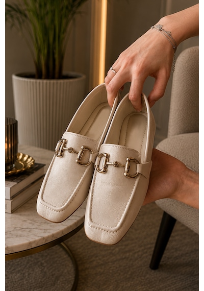Kadın Loafer Makosen Metal Tokalı Rugan Günlük Ayakkabı Krem