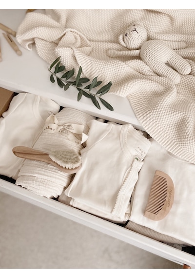 Naturaborn Organik Doğal Keçi Kılı Yumuşak Bebek Konak Saç Fırçası ve Doğal Şimşir Ahşap Tarak 2'li Set