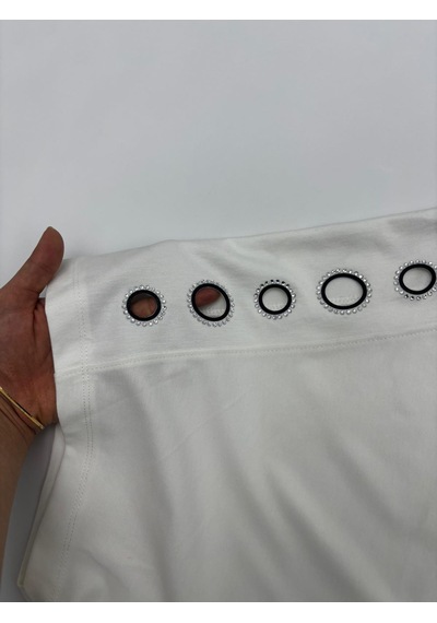 Büyük Beden Geniş Yaka Kolları Taş Detaylı Baskılı Taş İşlemeli Kısa Kollu Oversize Kadın Bluz Ekru Büyük Beden Geniş Yaka Kolları Taş Detaylı Baskılı Taş İşlemeli Kısa Kollu Oversize Kadın Bluz Ekru