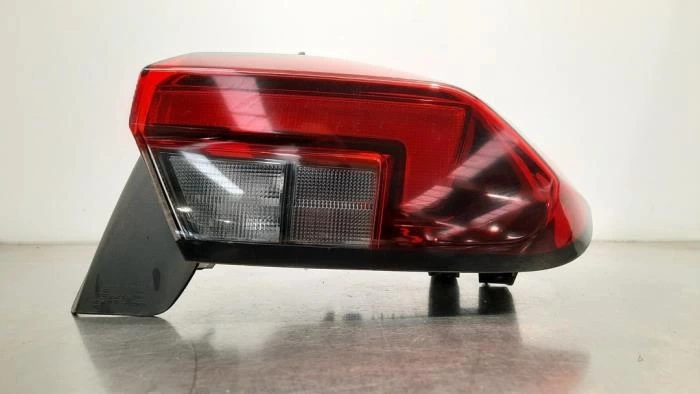 Opel Corsa F 2020- Stop Lambası Dış Sağ Oem No:9829317280