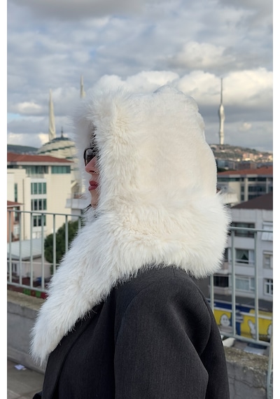 Mollycrush Peluş Boyun Bağlamalı Şapka Bere Suni Kürklü Beyaz Özel Tasarım Atkılı Kadın Şapkası Beyaz