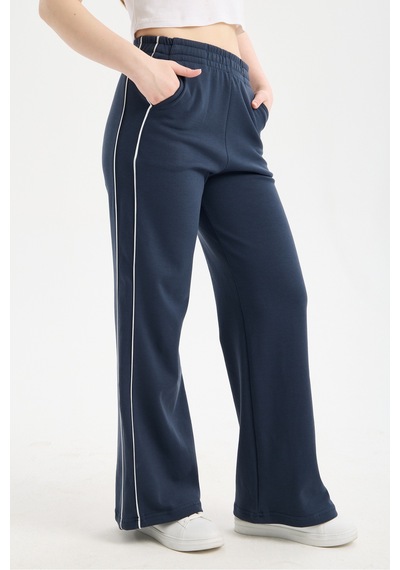 Gugus Kadın Trend Bol Paça Modal Kumaş Eşofman Altı Çift Cepli Wide Leg Yanları Beyaz Şeritli Lacivert-2 Gugus Kadın Trend Bol Paça Modal Kumaş Eşofman Altı Çift Cepli Wide Leg Yanları Beyaz Şeritli Lacivert-2