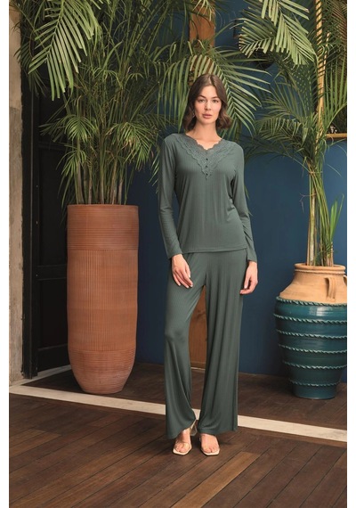Aria's Closet Arias Closet Uzun Kollu Önü Düğmeli V Yaka Pijama Takımı Yeşil