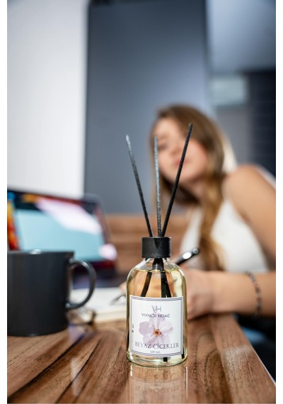 Vivaldi Home Beyaz Çiçekler Çubuklu Oda Kokusu Esansiyel Uçucu Yağ 100 ML