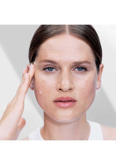 Oriflame Novage+ Daha Aydınlık Ve Genç Görünen Bir Cilt Sunan Karma Bright Intense Cilt Bakım Seti