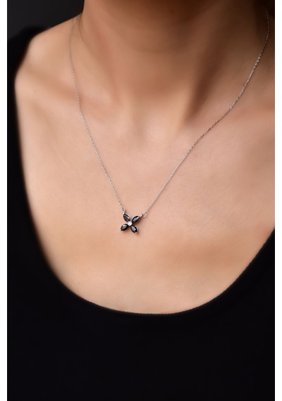 Papatya Silver 925 Ayar Gümüş Rodyum Kaplama Siyah Zirkon Taşlı Plumeria Kolye