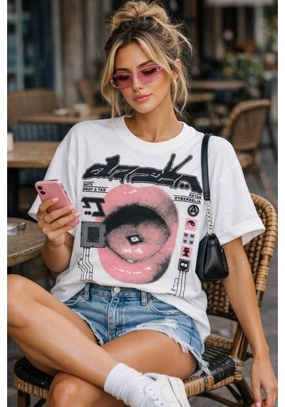 Yolo Street Cyberpunk Dudak Baskılı Oversize Tişört %100 Pamuk Streetwear Unisex Beyaz T-shirt Beyaz Yolo Street Cyberpunk Dudak Baskılı Oversize Tişört %100 Pamuk Streetwear Unisex Beyaz T-shirt Beyaz