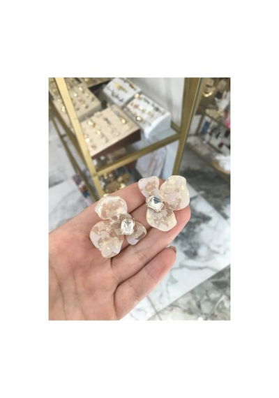 Taş Detaylı Menekşe Model Küpe Krem