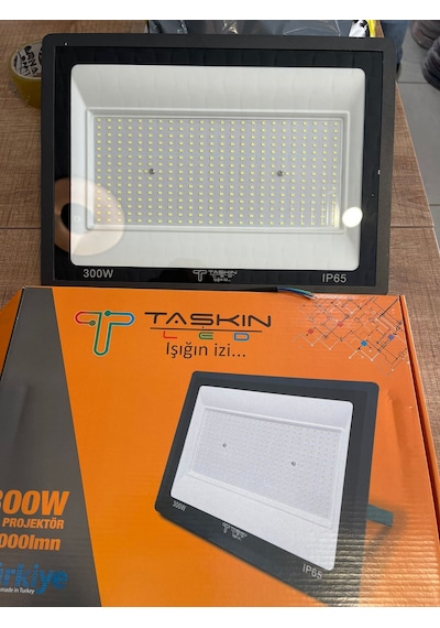 300 WATT (TAM WAT) METAL KASA PROJEKTÖR 27000 LÜMEN - BEYAZ RENK