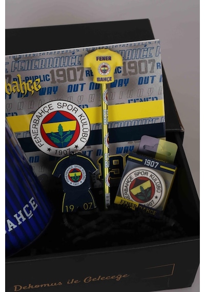 Dekomus Gıft Box Özel Kutulu Lisanslı Fenerbahçe Kırtasiye Seti Büyük Boy Kumbara Resim Defteri