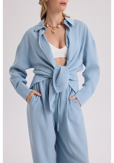 Mai Collection Mai Studios Co. Nunzia Arka Detaylı Mavi Oversize Gömlek Pantolon Takım mavi Mai Collection Mai Studios Co. Nunzia Arka Detaylı Mavi Oversize Gömlek Pantolon Takım mavi