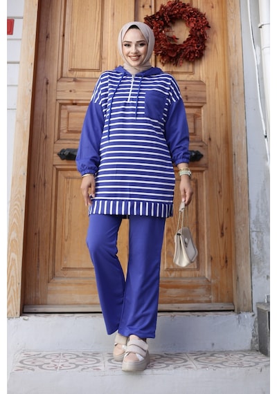Genel Markalar Moda Efsa Tesettür Giyim Kapüşonlu Ve Önü Yarım Fermuarlı Çizgili 2 İplik Pantalon İle Tunik Takım Saks Mavi Saks Mavi Genel Markalar Moda Efsa Tesettür Giyim Kapüşonlu Ve Önü Yarım Fermuarlı Çizgili 2 İplik Pantalon İle Tunik Takım Saks Mavi Saks Mavi