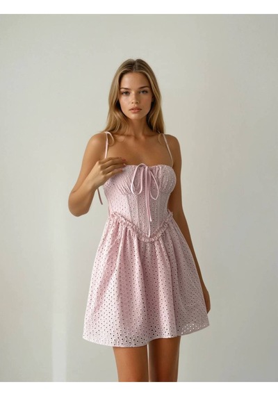 Fashion Cocktail İnce Bağcıklı Askılı Büstiyer Detaylı Göğüs Kısmı Büzgülü Delikli Brode Party Parti Elbise Pembe Fashion Cocktail İnce Bağcıklı Askılı Büstiyer Detaylı Göğüs Kısmı Büzgülü Delikli Brode Party Parti Elbise Pembe