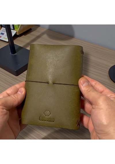 Guizzmo Deri Defter Kılıfı, A6 Boyut, 3 Lastikli, Minimalist Tasarım 0.75 LT - 2.5 LT - 12 KG
