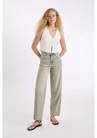 Defacto Coool Slim Fit Dar Kesim Düğmeli Triko Yelek	 D3584AX24HS Ekru