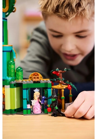 LEGO® Wicked Emerald City’ye Hoş Geldiniz 75684 - 9 Yaş ve Üzeri Çocuklar için Oyuncak Yapım Seti (945 Parça)