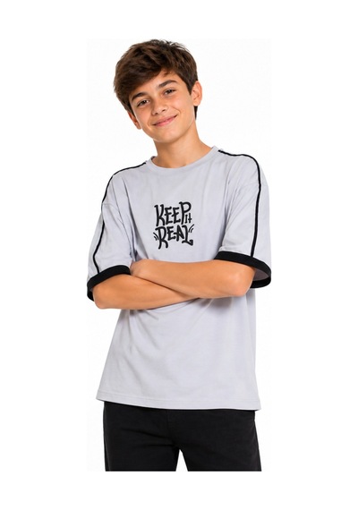 Irem Erkek Çocuk Keep Real Yazılı Düşük Omuz Model Kolu Şerit Detaylı Oversize Kalıp Gri Renk Tişört Irem Erkek Çocuk Keep Real Yazılı Düşük Omuz Model Kolu Şerit Detaylı Oversize Kalıp Gri Renk Tişört