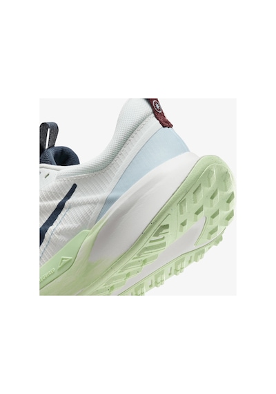 Nike Juniper Trail 2 Kadın Beyaz Koşu Ayakkabısı Dar Kalıb Beyaz Beyaz