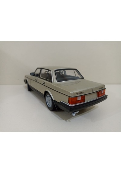 Volvo 240 Gl Gold Metallic 1 24 Ölçek Model Araba