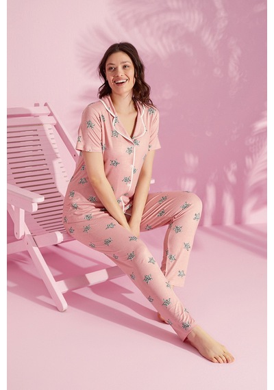Medinenur Yıldız Desenli Viskon Örme Kısa Kol Düğmeli Pijama Takımı Pembe