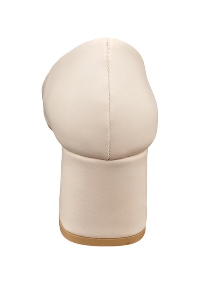 Ventes Yuvarlak Burun 5 Cm Kalın Topuk Yumuşak İç Pedli Toka Detaylı Kadın Stiletto Ayakkabı Bej Ventes Yuvarlak Burun 5 Cm Kalın Topuk Yumuşak İç Pedli Toka Detaylı Kadın Stiletto Ayakkabı Bej