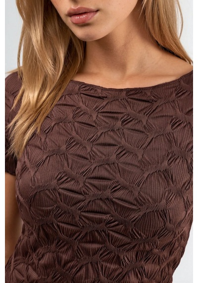 Hiccup Kısa Kollu Dokulu Kayık Yaka Slim Fit Crop Tişört Ceviz Kahve