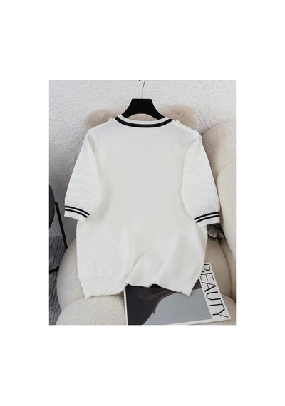 De Pose Kadın Ekru Yaka İnci Işlemeli Siyah Beyaz Basic Kadın Triko T-shirt De Pose Kadın Ekru Yaka İnci Işlemeli Siyah Beyaz Basic Kadın Triko T-shirt