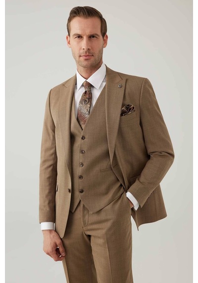 Erkek Bej Slim Fit Yelekli Sivri Yaka Takım Elbise