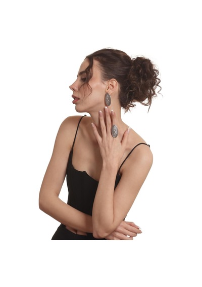 Kadın Antik Gümüş Kaplama Etnik Motif Baskılı Çivili Model Oval Küpe &yüzük Set Gümüş