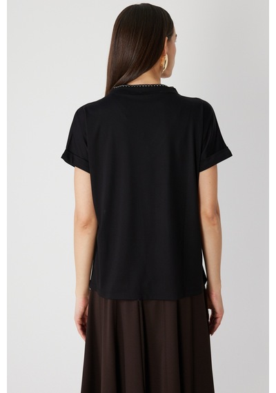 On Kadın Yakası Zincirli V Yaka T-shirt 71352 Siyah