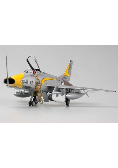 1/48 F-100c Super Sabre Savaş Uçağı Maketi, Trumpeter 02838