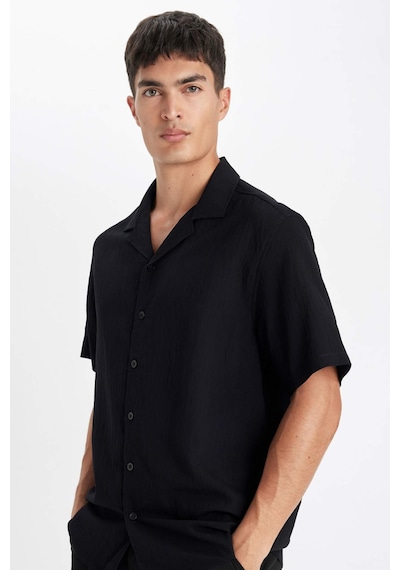DeFacto Siyah Relax Fit Polo Yaka Krinkıl Kısa Kollu Gömlek C4127AX24AUBK27 DeFacto Siyah Relax Fit Polo Yaka Krinkıl Kısa Kollu Gömlek C4127AX24AUBK27
