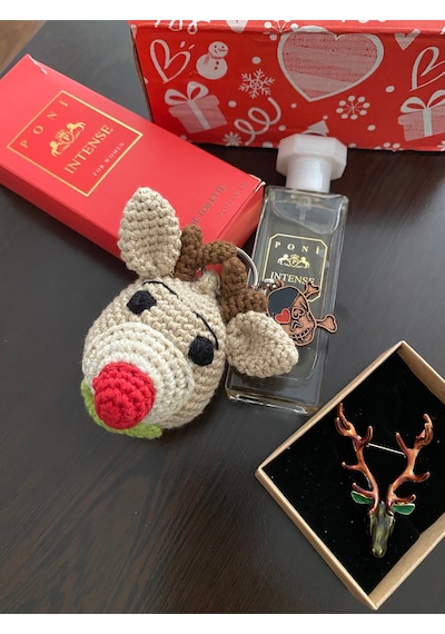 Geyik Figürlü %100 El Yapımı Hediyelik Amigurumi Anahtarlık Zarif Broş Kadın Parfümü Yılbaşı Paketi 6 Renkli